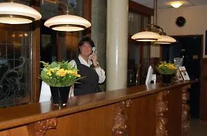 Crown Hotel 3*