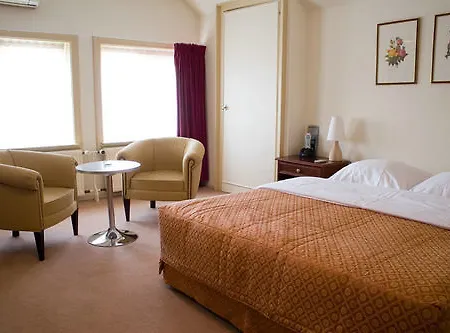Crown Hotel 3*
