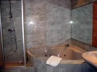 Crown 3* Αϊντχόφεν